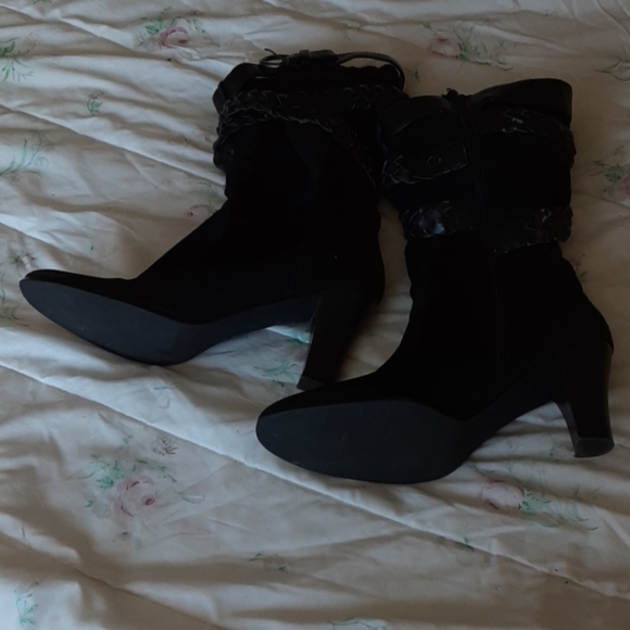 Shoes - Picture 2 of 3